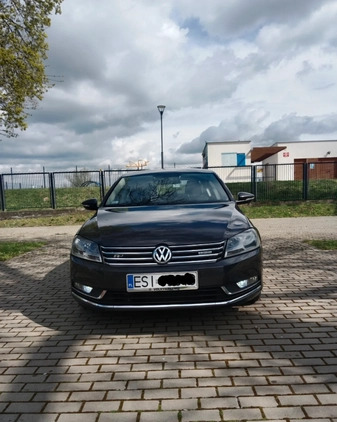 Volkswagen Passat cena 28300 przebieg: 268000, rok produkcji 2011 z Sieradz małe 254